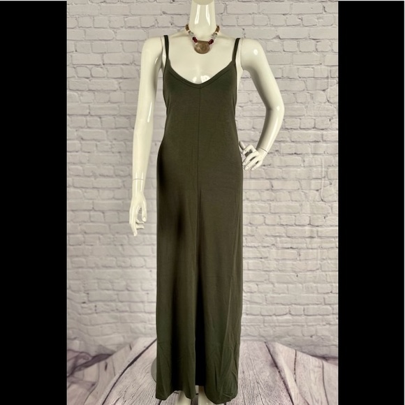 BN Zenana Premium Plus Size Olive Green V-Neck Maxi Dress W/Pockets Various - Picture 9 of 9